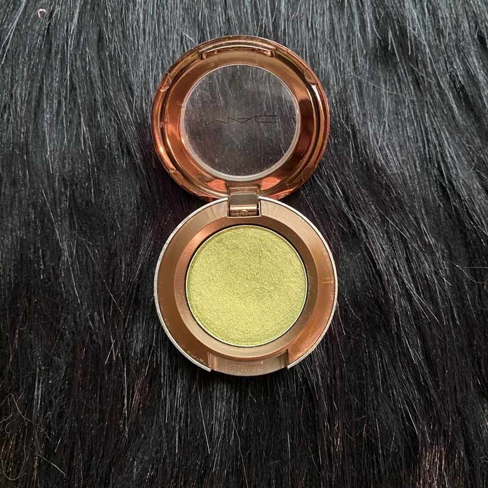 MAC *RARE* LUCKY GREEN DISCONTINUED EYESHADOW